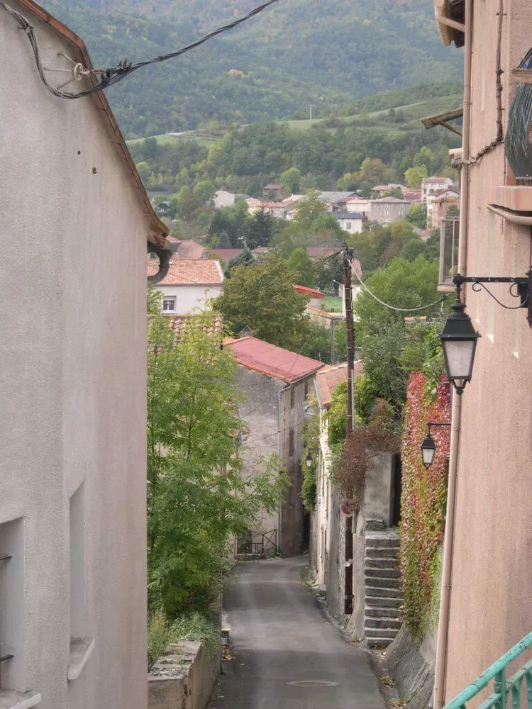Petite ruelle d'Axat en Occitanie